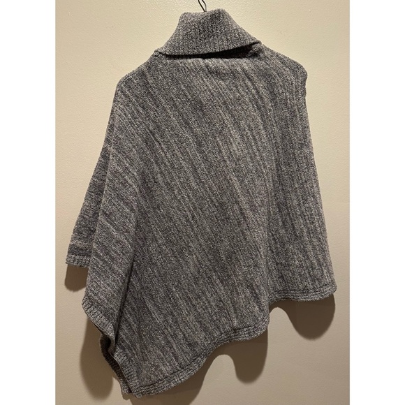 Barefoot Dreams Cozychic Women’s Point Dume Poncho ONE‎ SIZE - Picture 2 of 5